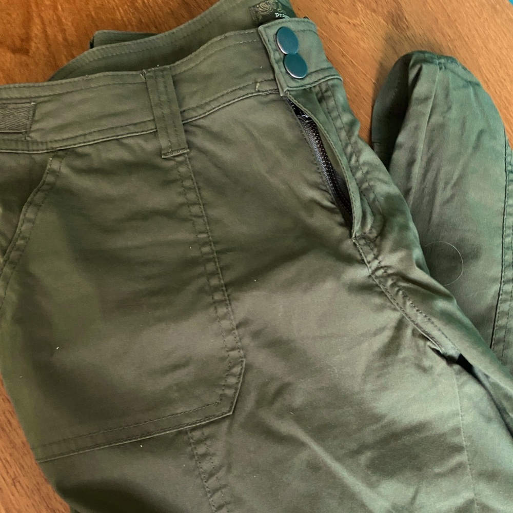 PRANA pants. Size 8.  Green.  Light weight, comfortable, great looking pant.